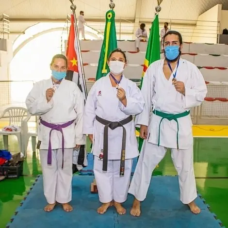 Graduados com certificado